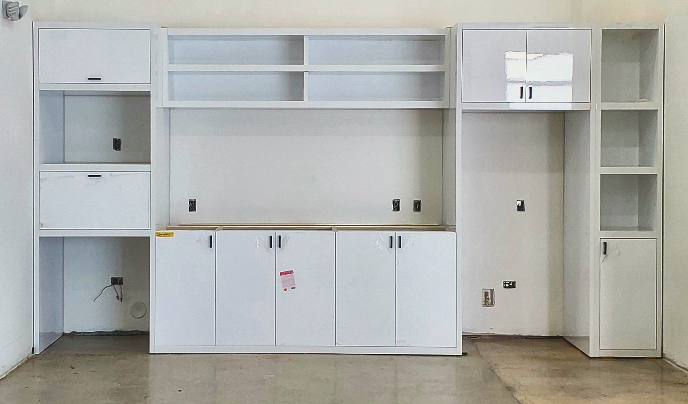High-gloss doors installed