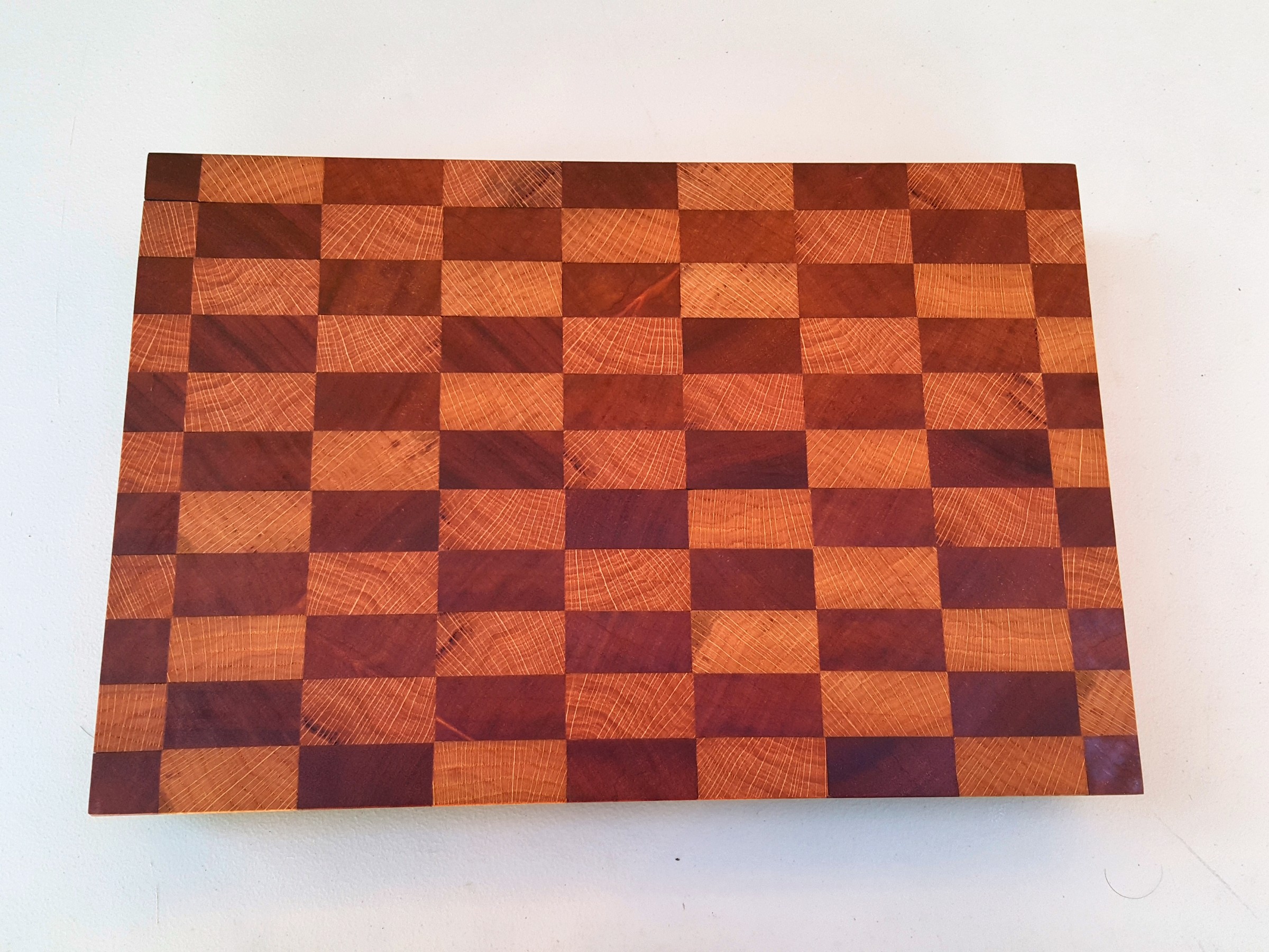End-grain checker cutting board